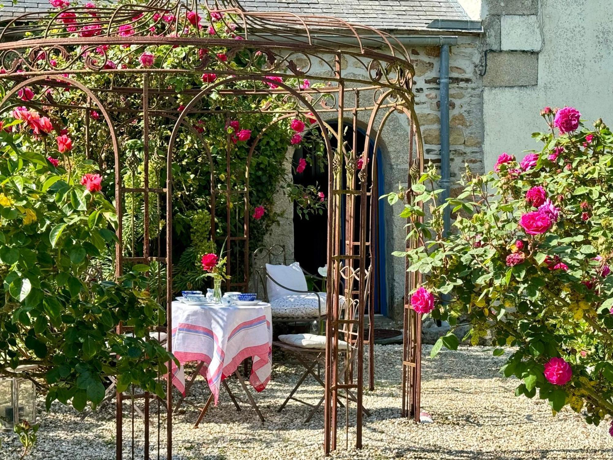 Bed and Breakfast Chez Nosch à Plouegat-Guerand Extérieur photo